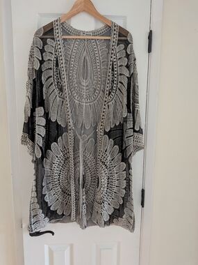 Asha Women's Black/White Floral Embroidered Sheer Lace Kimono Cover Up Tie Close